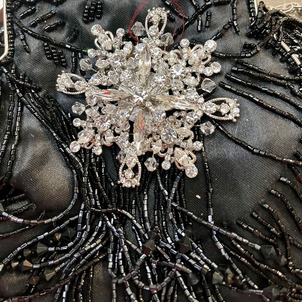 Elegant silverplated rhinestone and crystal bridal brooch. Brand new!!!!